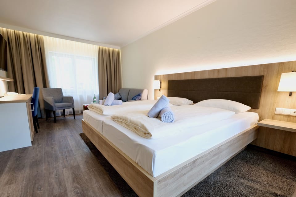 Comfort Double Room | Hypo-allergenic bedding, desk, free cribs/infant beds, free WiFi