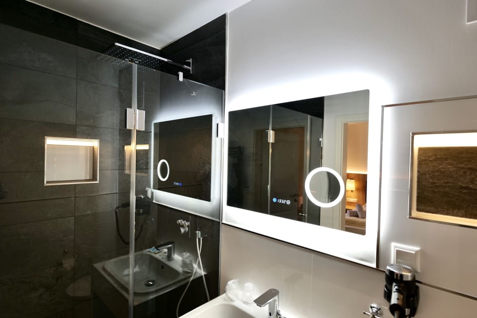 Comfort Double Room | Bathroom | Shower, hair dryer, towels