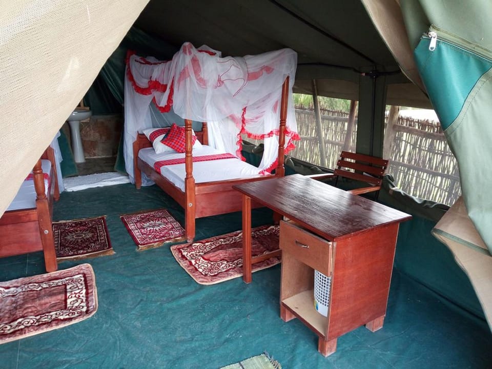 Tent | Desk, bed sheets, wheelchair access