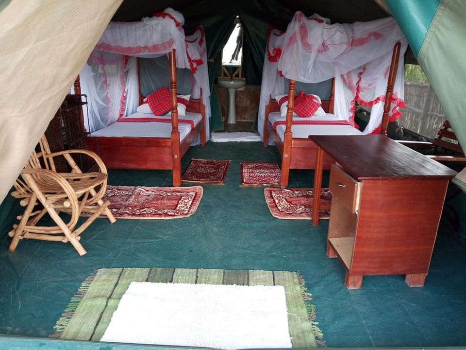 Tent | Desk, bed sheets, wheelchair access
