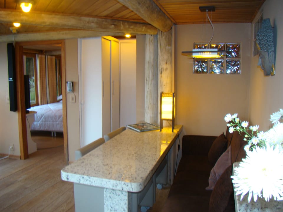Deluxe Room, 1 King Bed (Superior) | In-room dining