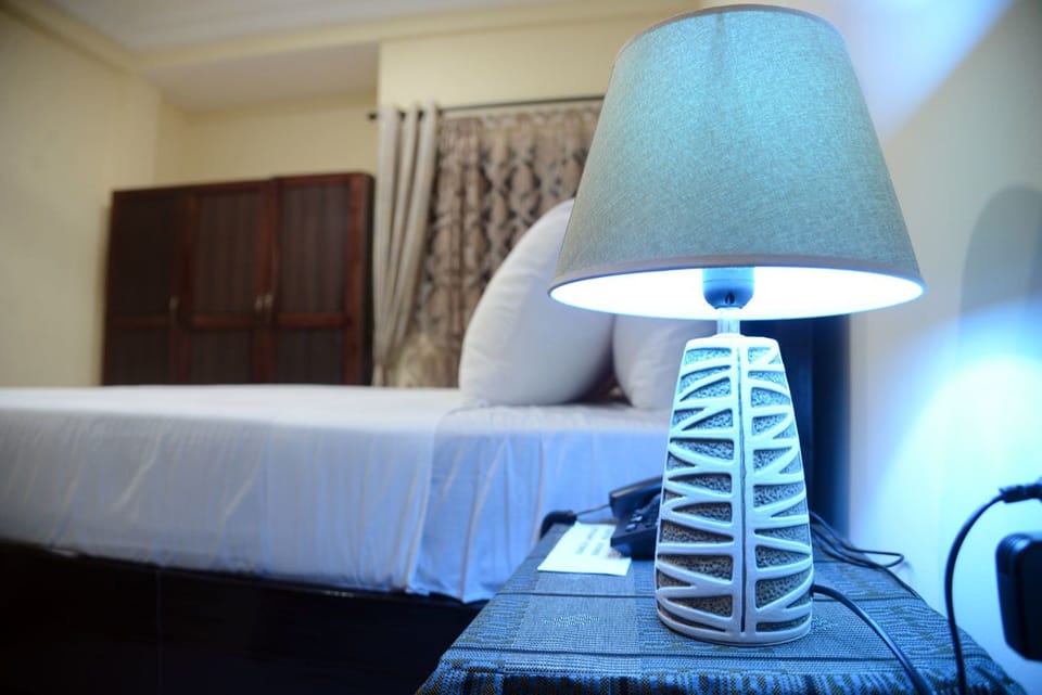 Executive Room | Desk, laptop workspace, WiFi (free), bed sheets