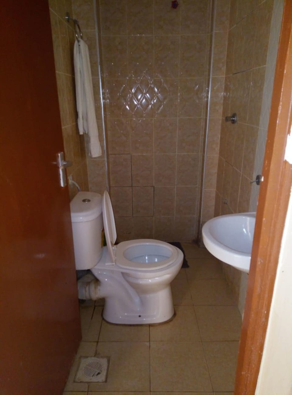 Double Room | Bathroom | Shower, free toiletries, slippers, towels