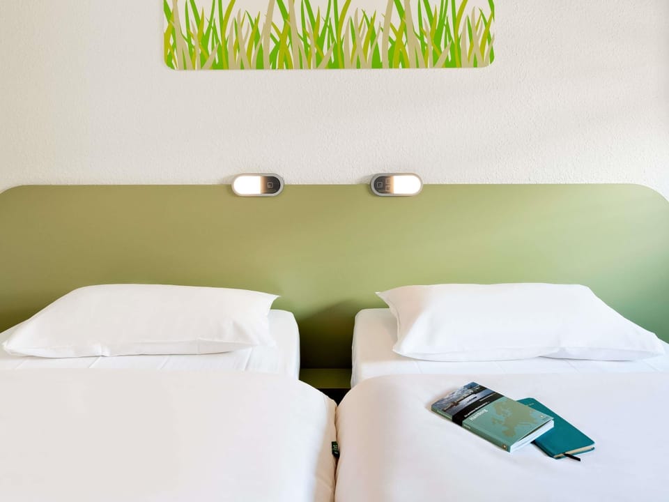 Twin Room, 2 Twin Beds | Desk, soundproofing