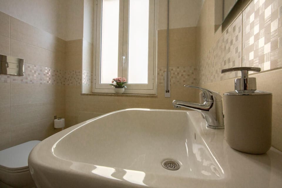 Shower, free toiletries, hair dryer, bathrobes