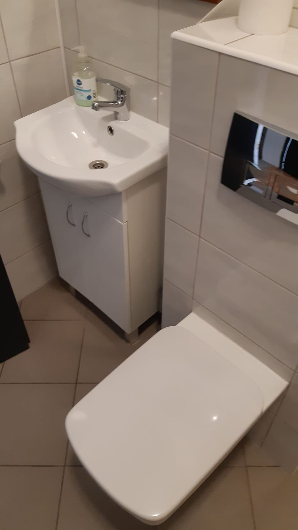 Basic Room (101) | Bathroom | Shower, towels