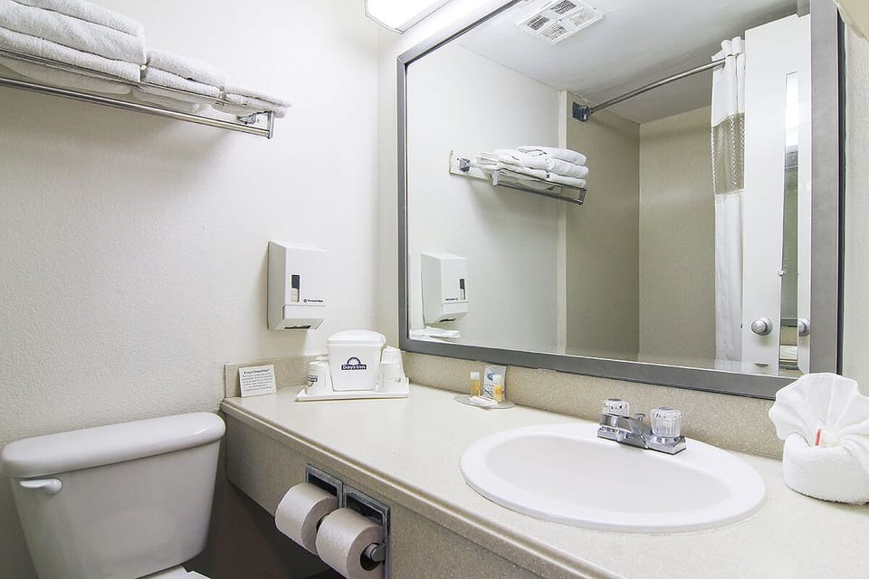Days Inn by Wyndham Market Center Dallas Love Field Motel in Dallas