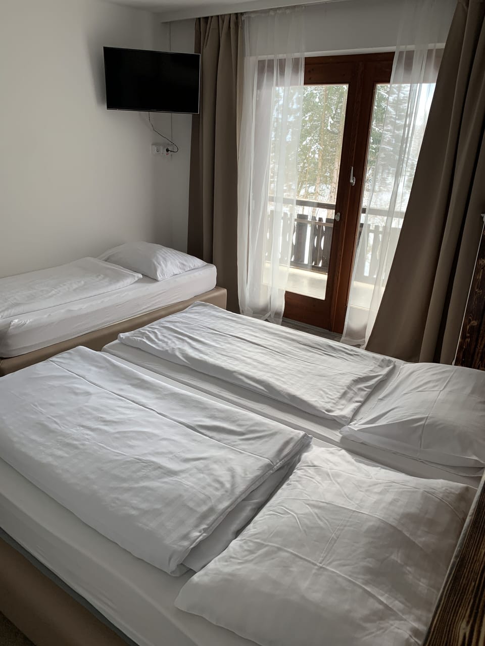 Comfort Triple Room | Individually decorated, individually furnished, soundproofing, free WiFi