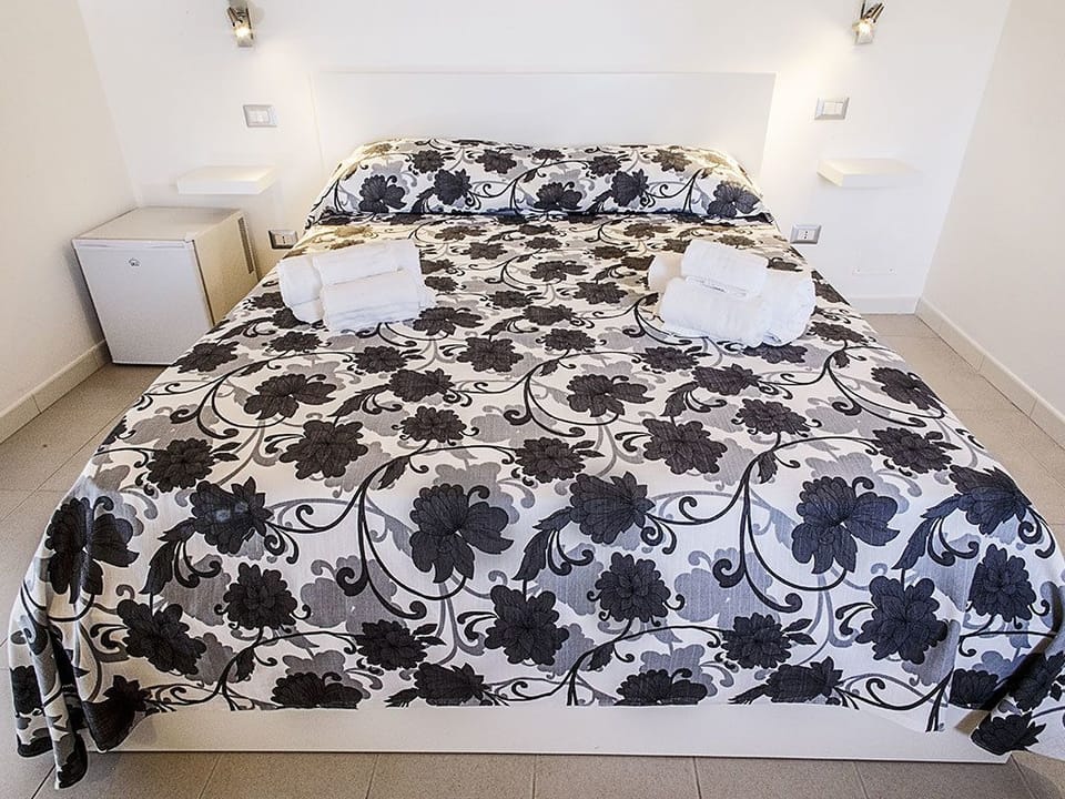 Comfort Suite | Premium bedding, individually decorated, individually furnished