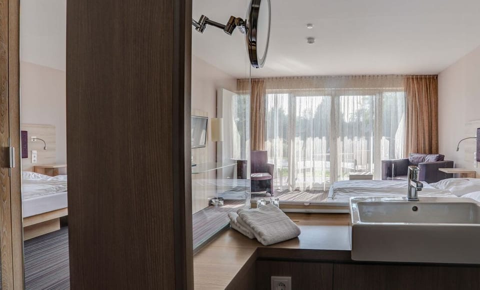 Superior Double Room, Terrace | Bathroom | Shower, free toiletries, hair dryer, towels