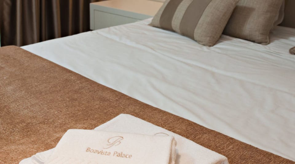 Standard Apartment (Up to 04 Guests) | In-room safe, desk, soundproofing, iron/ironing board