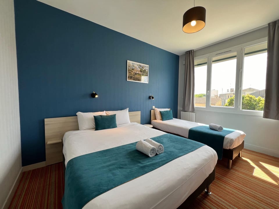Triple Room | Desk, blackout drapes, free WiFi, bed sheets