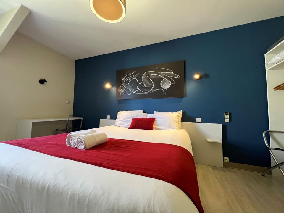 Superior Double Room | Desk, blackout drapes, free WiFi, bed sheets