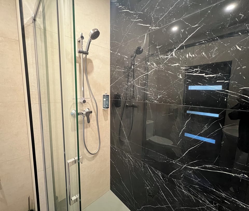Shower, free toiletries, towels