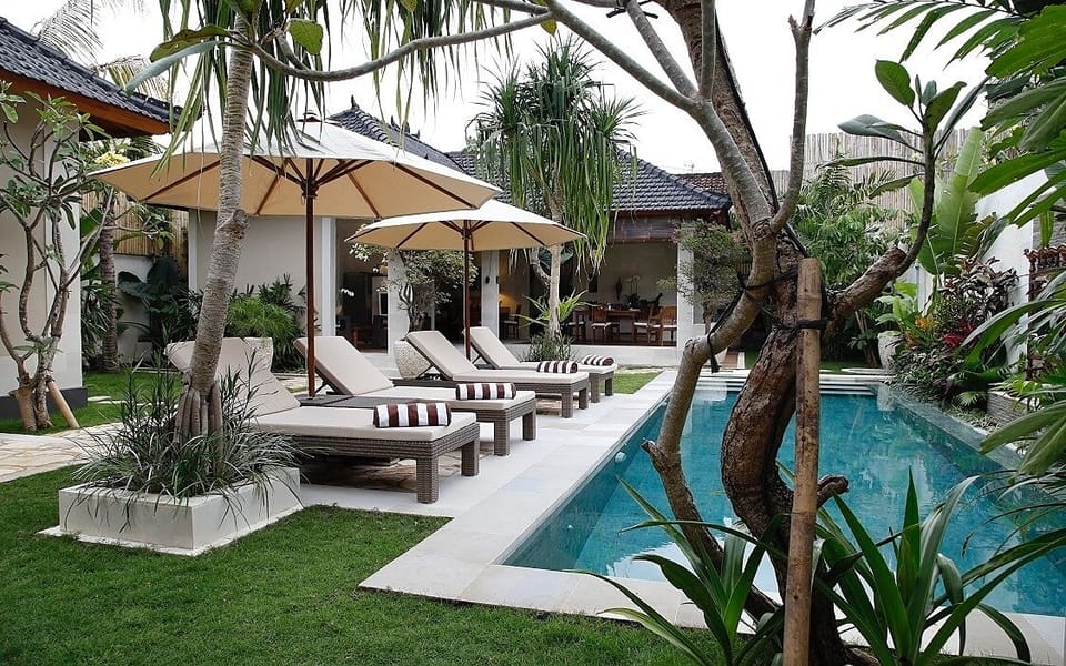 Dayak-Asmat tropical garden looking to the dining area.