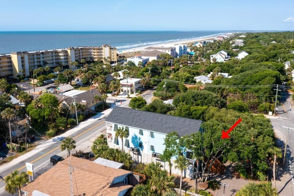Close To The Beach - 1.5 Blocks To Town