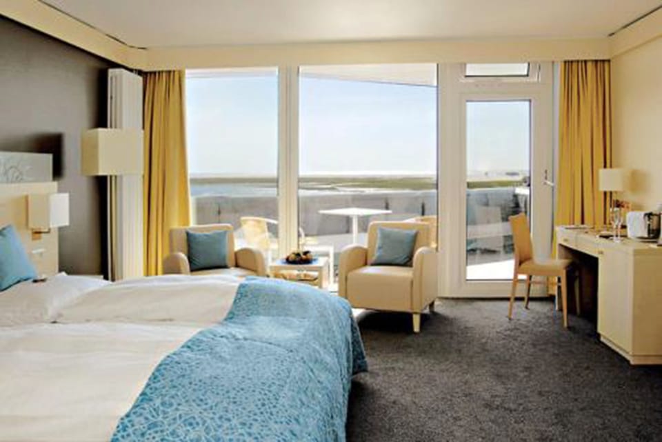 Double Room, Partial Sea View | Premium bedding, minibar, in-room safe, desk