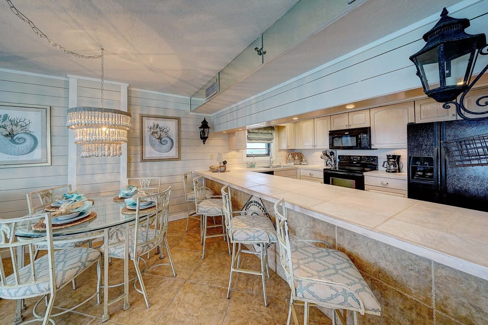 Breakfast bar with ample seating!