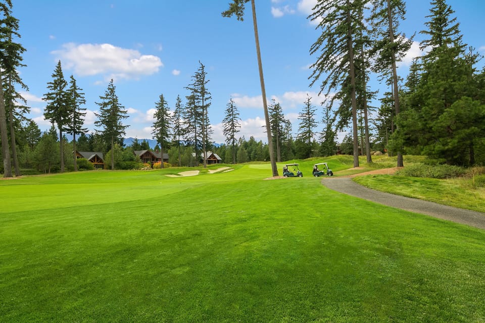 The 19th Hole - Views of the 17th fairway!