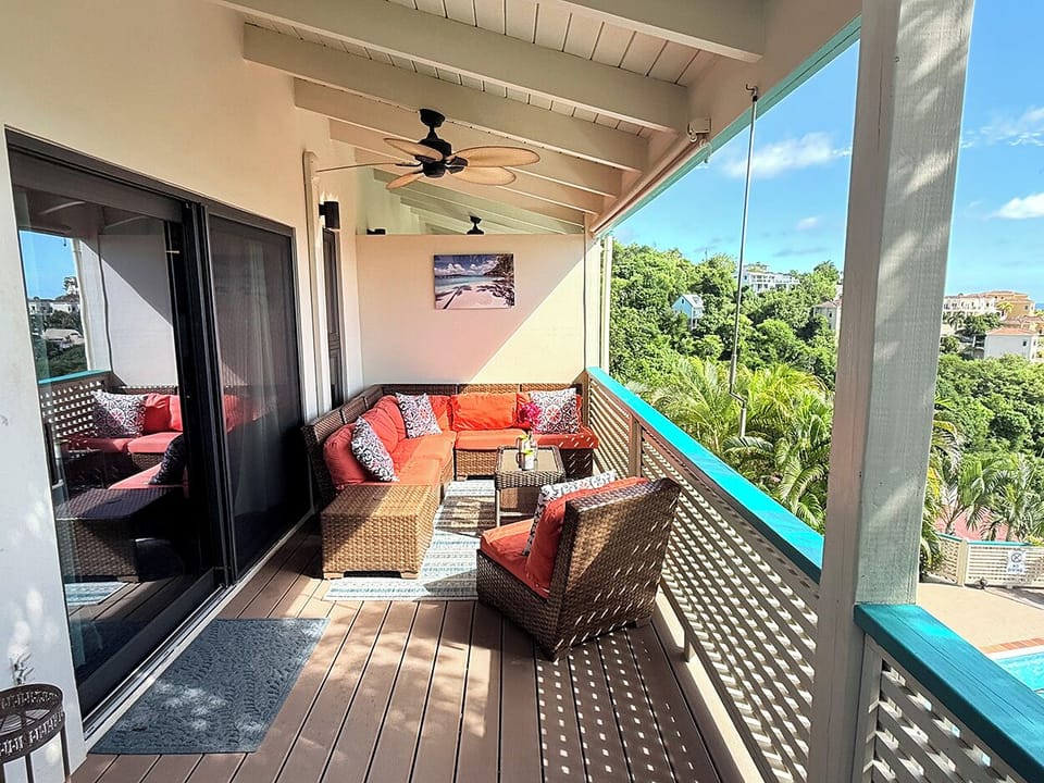 Your first glimpse of El Capricho as you enter the condo