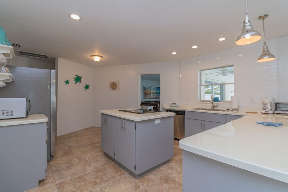 Fully stocked kitchen with bar tools for additional seating