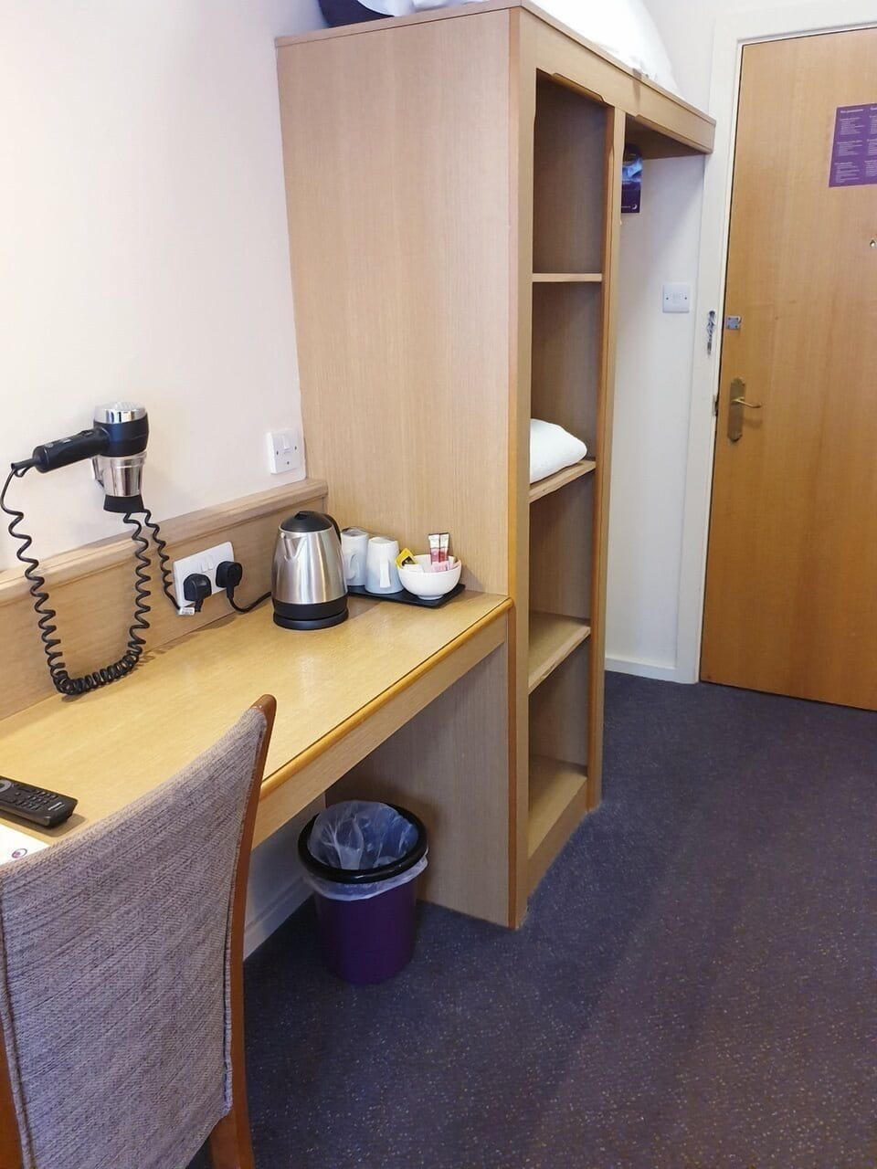 Desk, bed sheets, wheelchair access