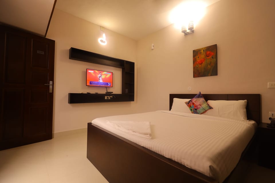 Elite Room | In-room safe, desk, blackout drapes, soundproofing