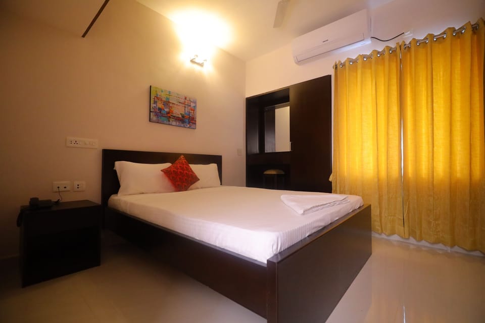 Elite Room | In-room safe, desk, blackout drapes, soundproofing