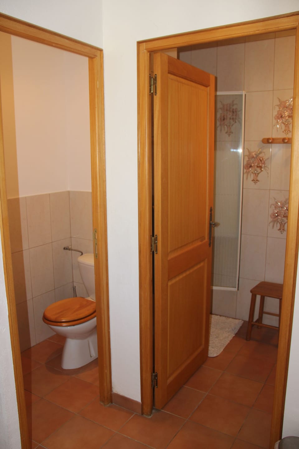 Double Room (Chevaline) | Bathroom | Shower, hair dryer, towels, toilet paper