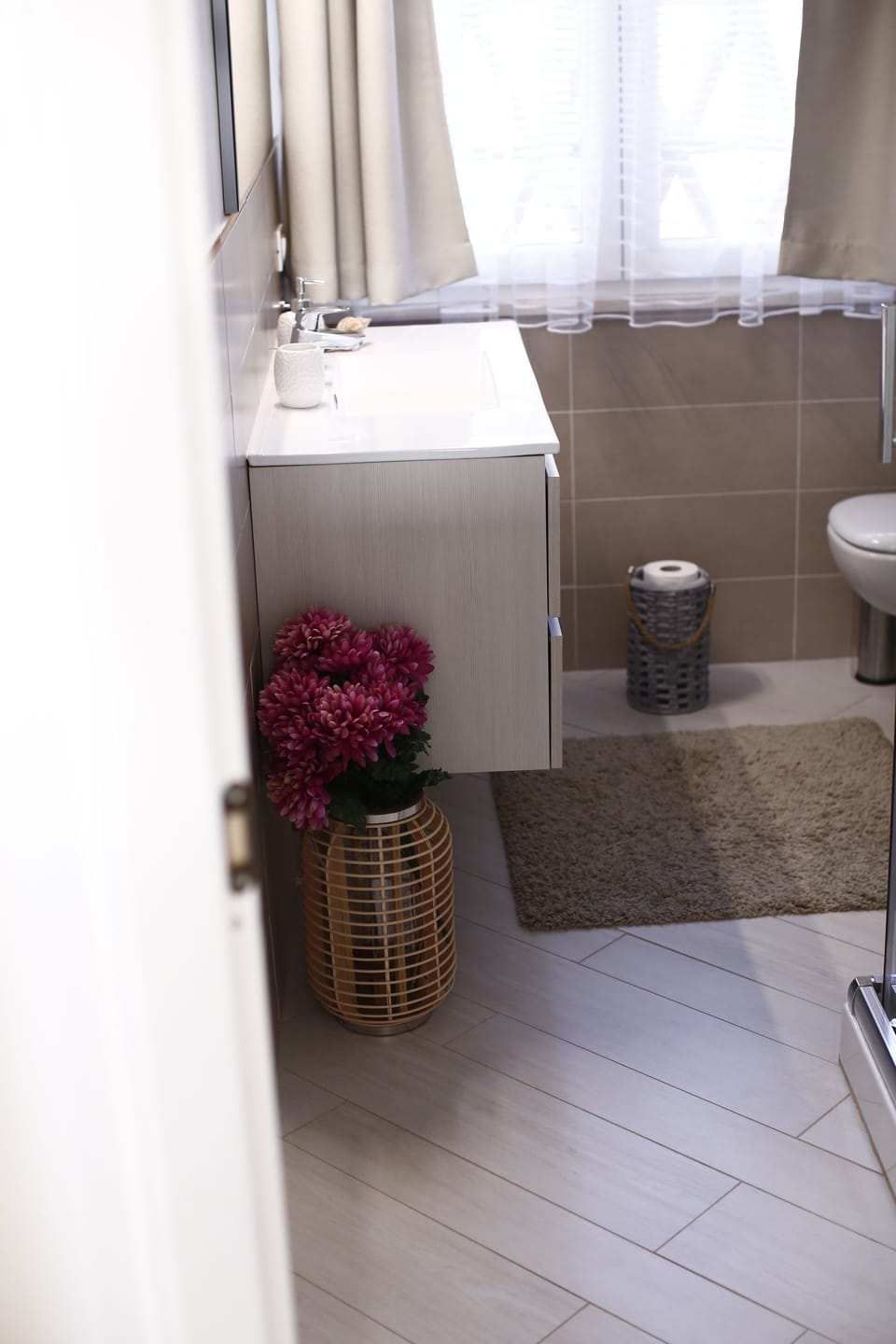 Double Room | Bathroom | Shower, hair dryer, bidet, towels