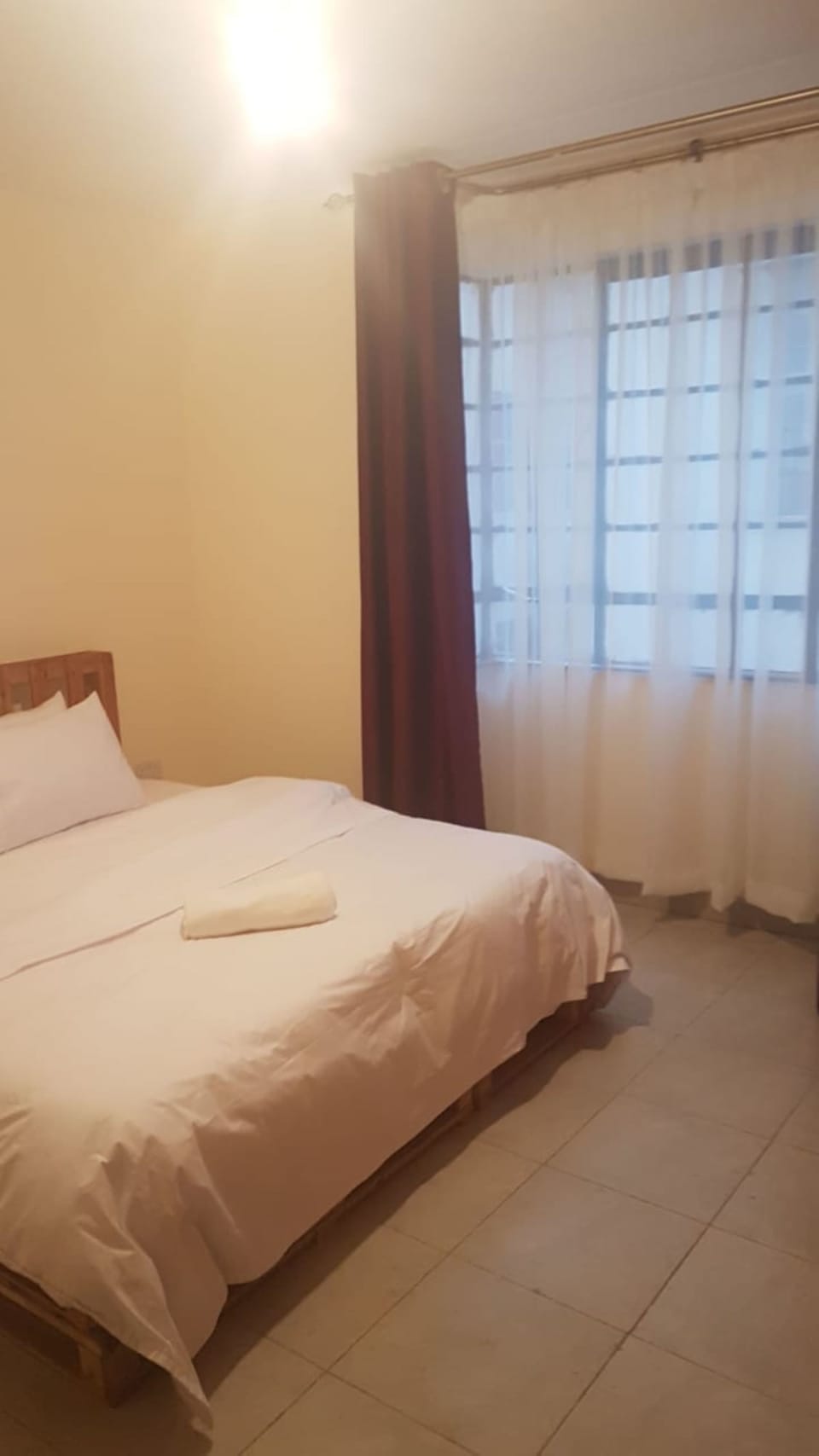 Deluxe Room | Desk, bed sheets
