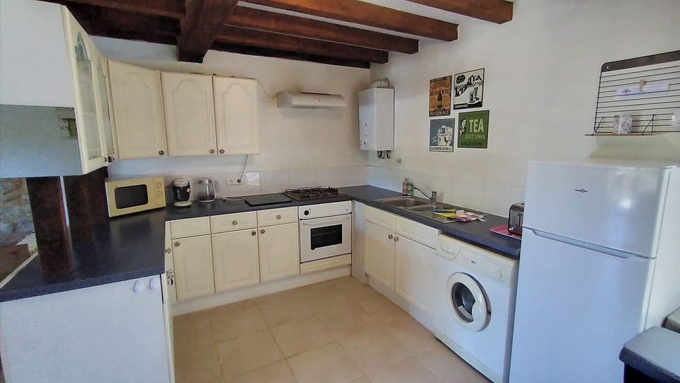 Spacious well equipped kitchen