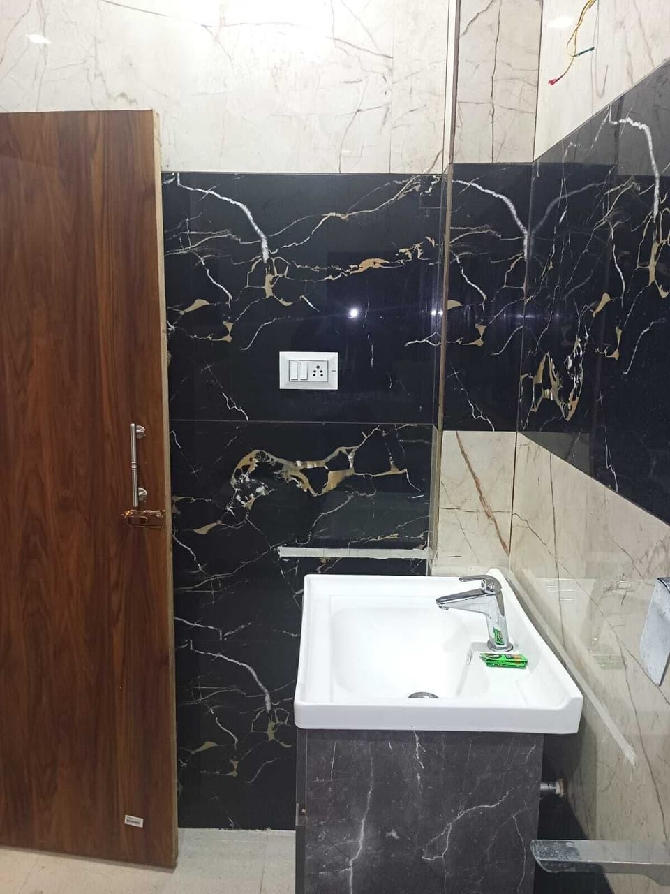 Superior Room, 4 Bedrooms | Bathroom | Shower, towels