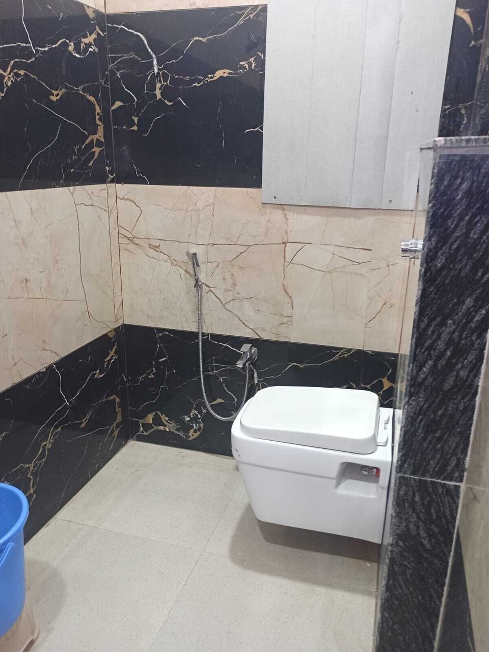 Superior Room, 4 Bedrooms | Bathroom | Shower, towels