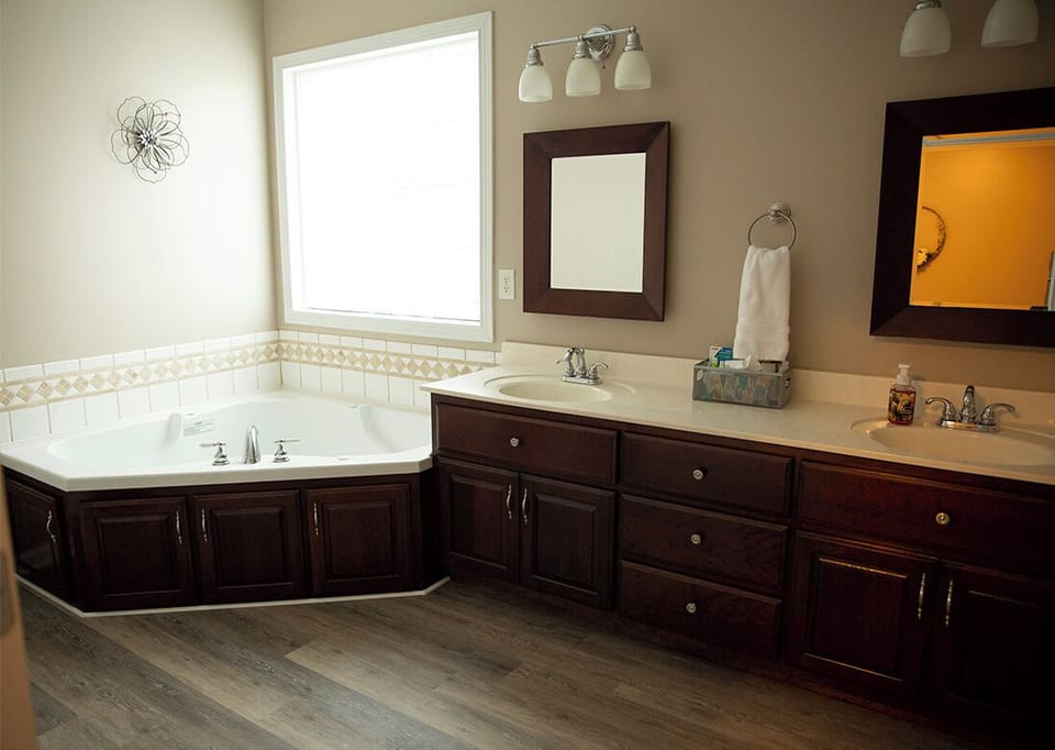 King suite bathroom