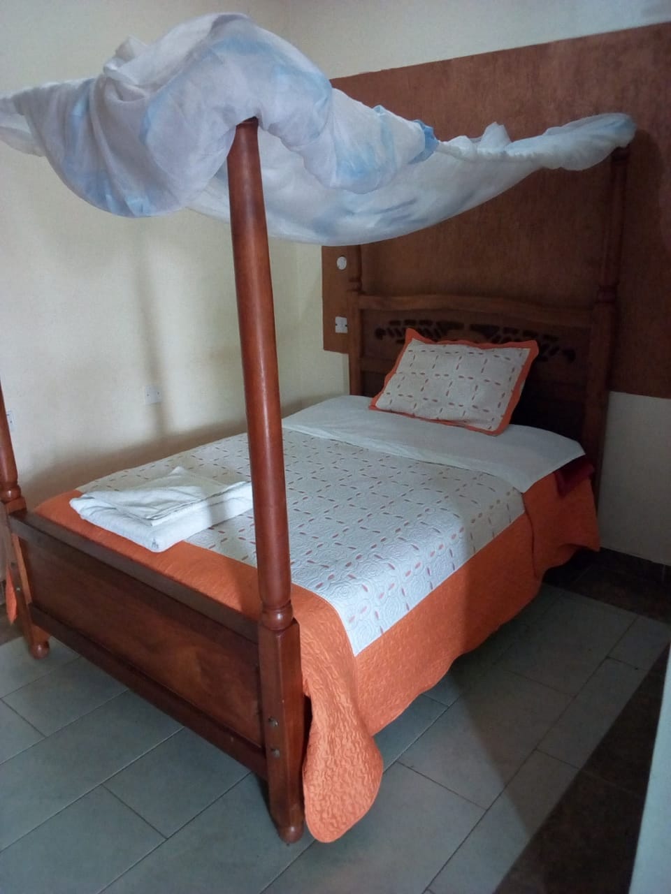 Double Room | Desk, free WiFi, bed sheets