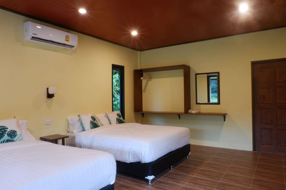 Family Bungalow | Desk, WiFi (free), bed sheets