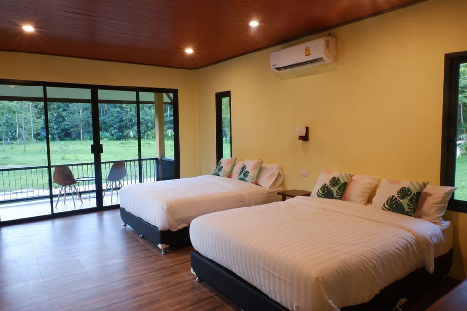 Family Bungalow | Desk, WiFi (free), bed sheets