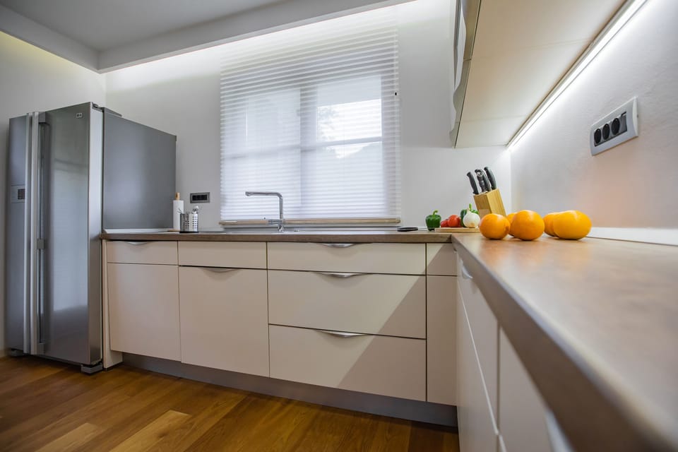 American fridge preserves fresh food and dish washer saves your precious time.