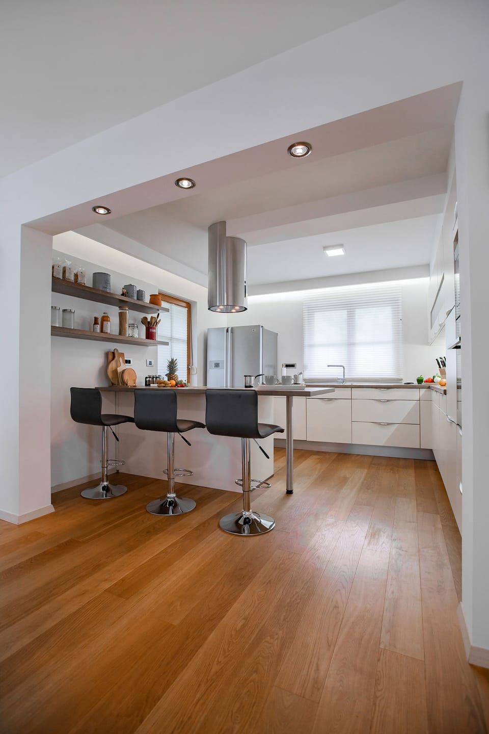 You can enjoy fast snack in the kitchen.