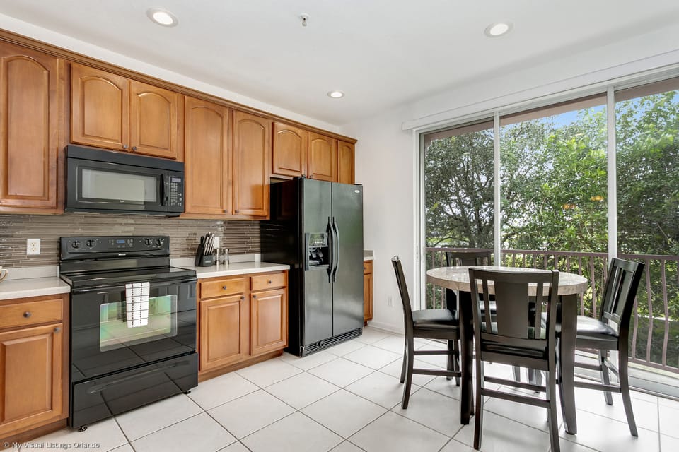 Design Townhome, 3 Bedrooms, Pool Access | Private kitchen | Fridge, microwave, oven, stovetop