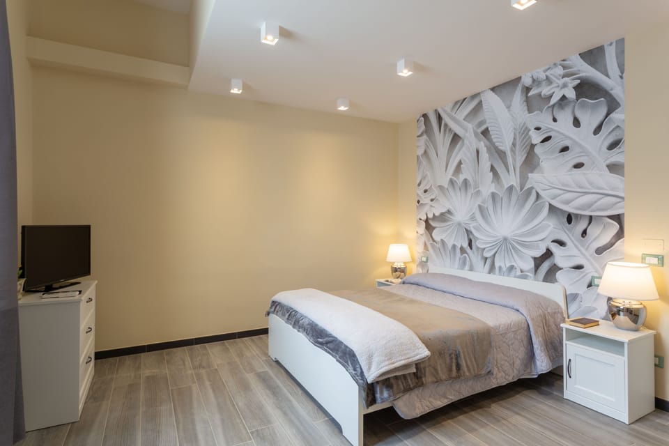 Double Room (Galileo) | Free WiFi, bed sheets