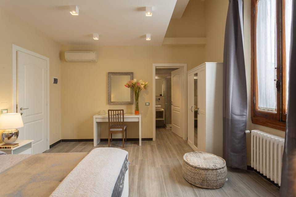 Double Room (Galileo) | Free WiFi, bed sheets