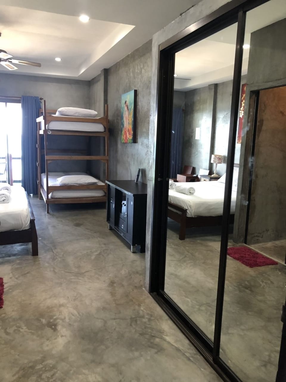 C 4 | Hypo-allergenic bedding, blackout drapes, free WiFi, bed sheets