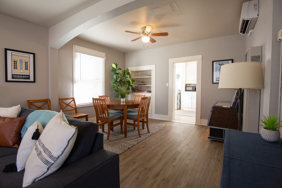 Dining Area, seats six