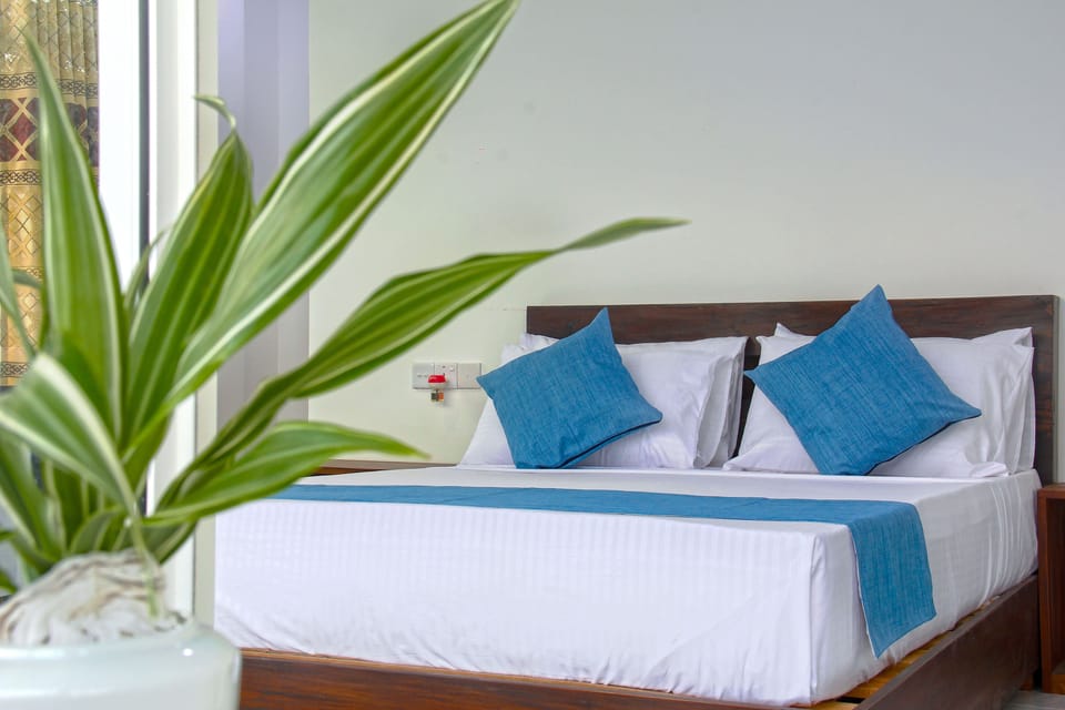 Standard Double Room | Minibar, in-room safe, desk, iron/ironing board