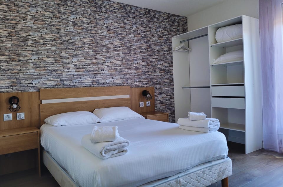 In-room safe, desk, soundproofing, iron/ironing board