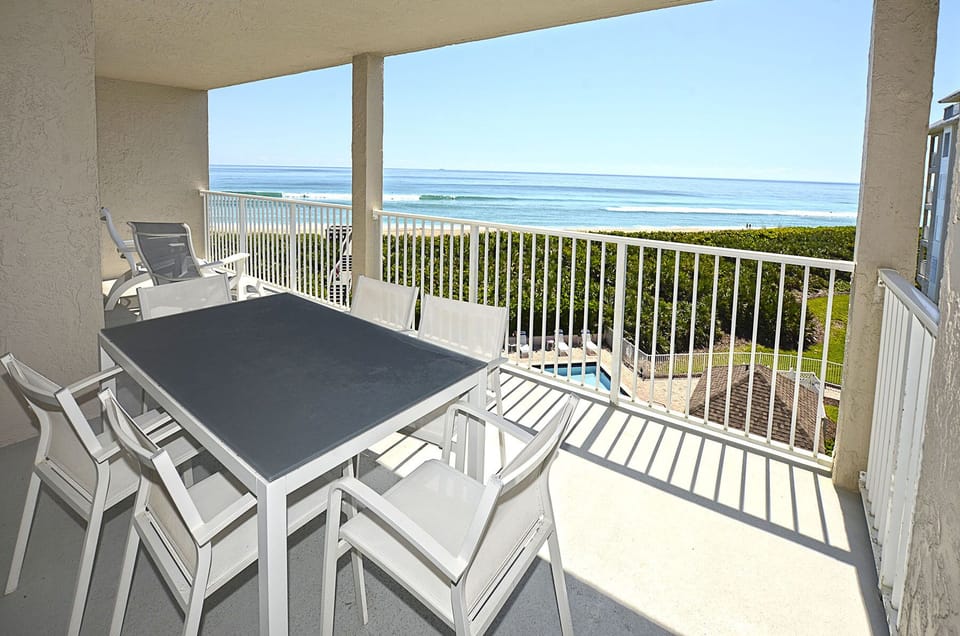Balcony table seating for six