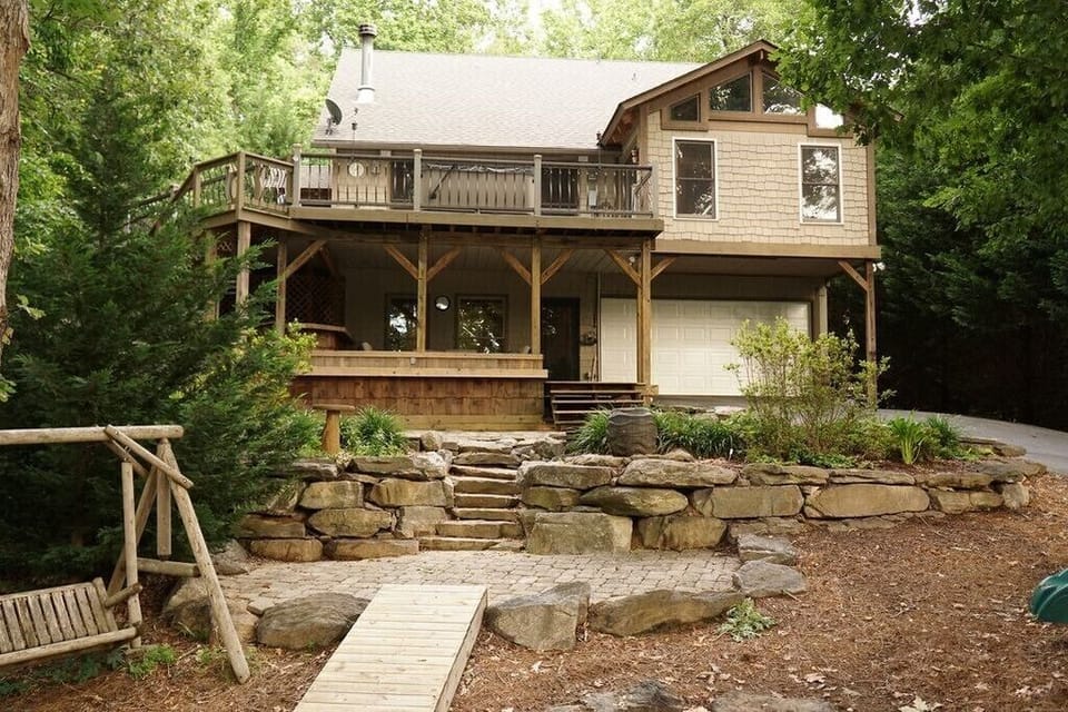 View of house facing lake 