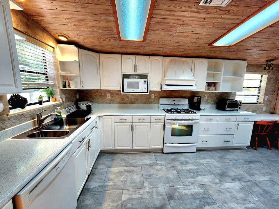 Newly remodeled kitchen.  Fully stocked, dishwasher, blender, desk 